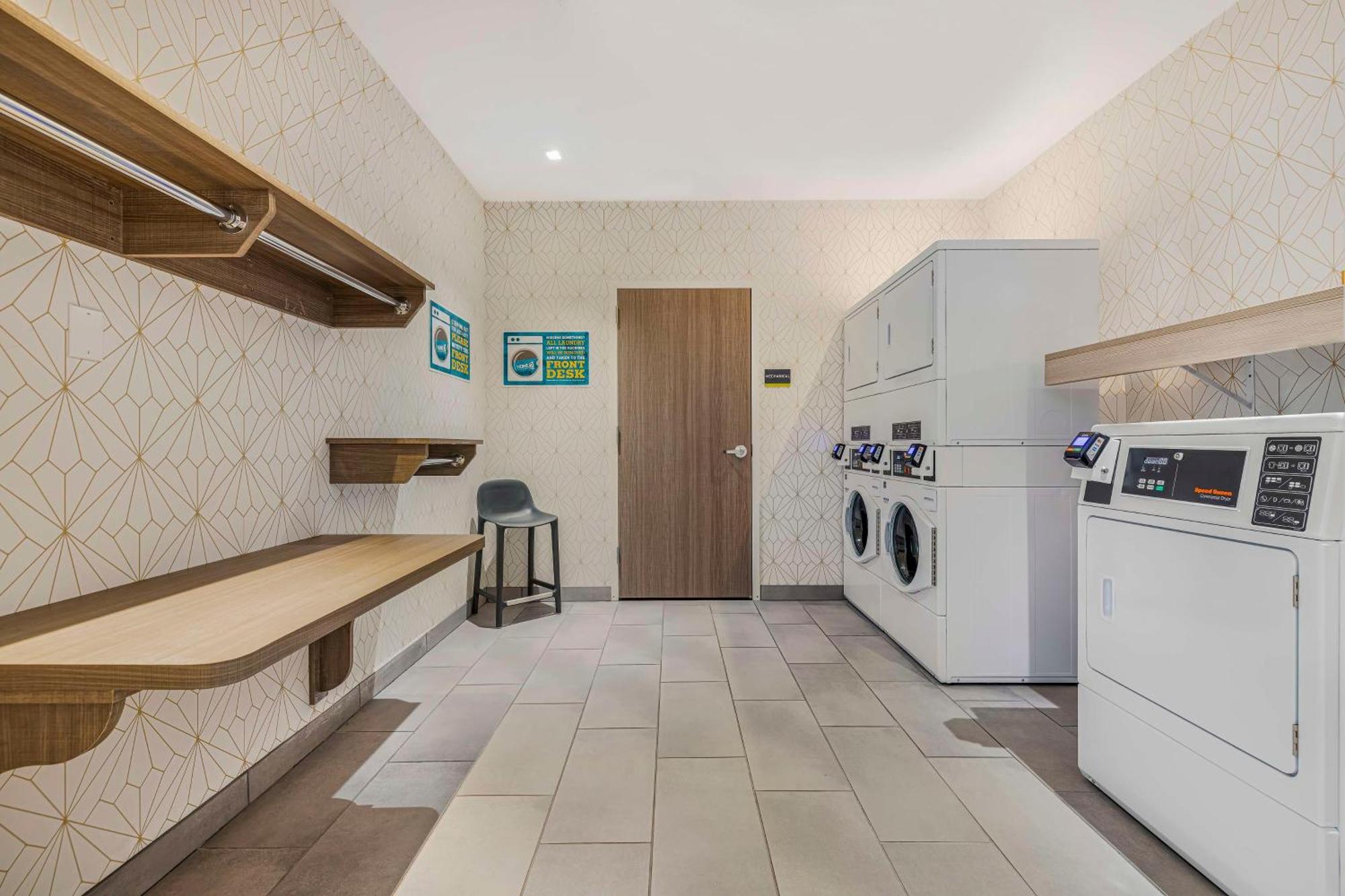 Home2 Suites By Hilton Colorado Springs Airport מראה חיצוני תמונה